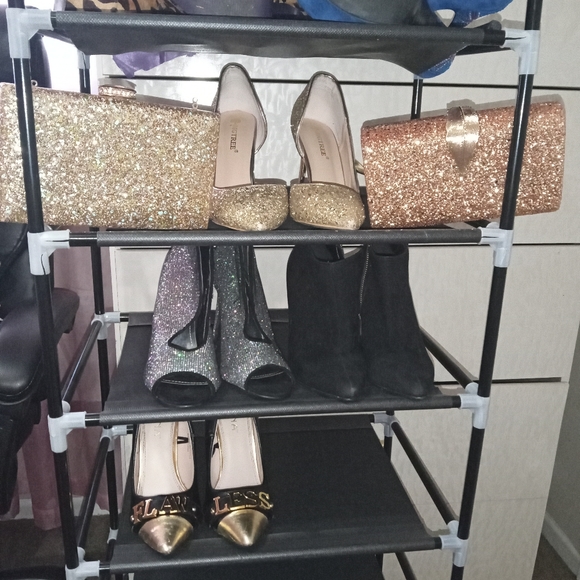 Shoes and purses - Picture 7 of 15